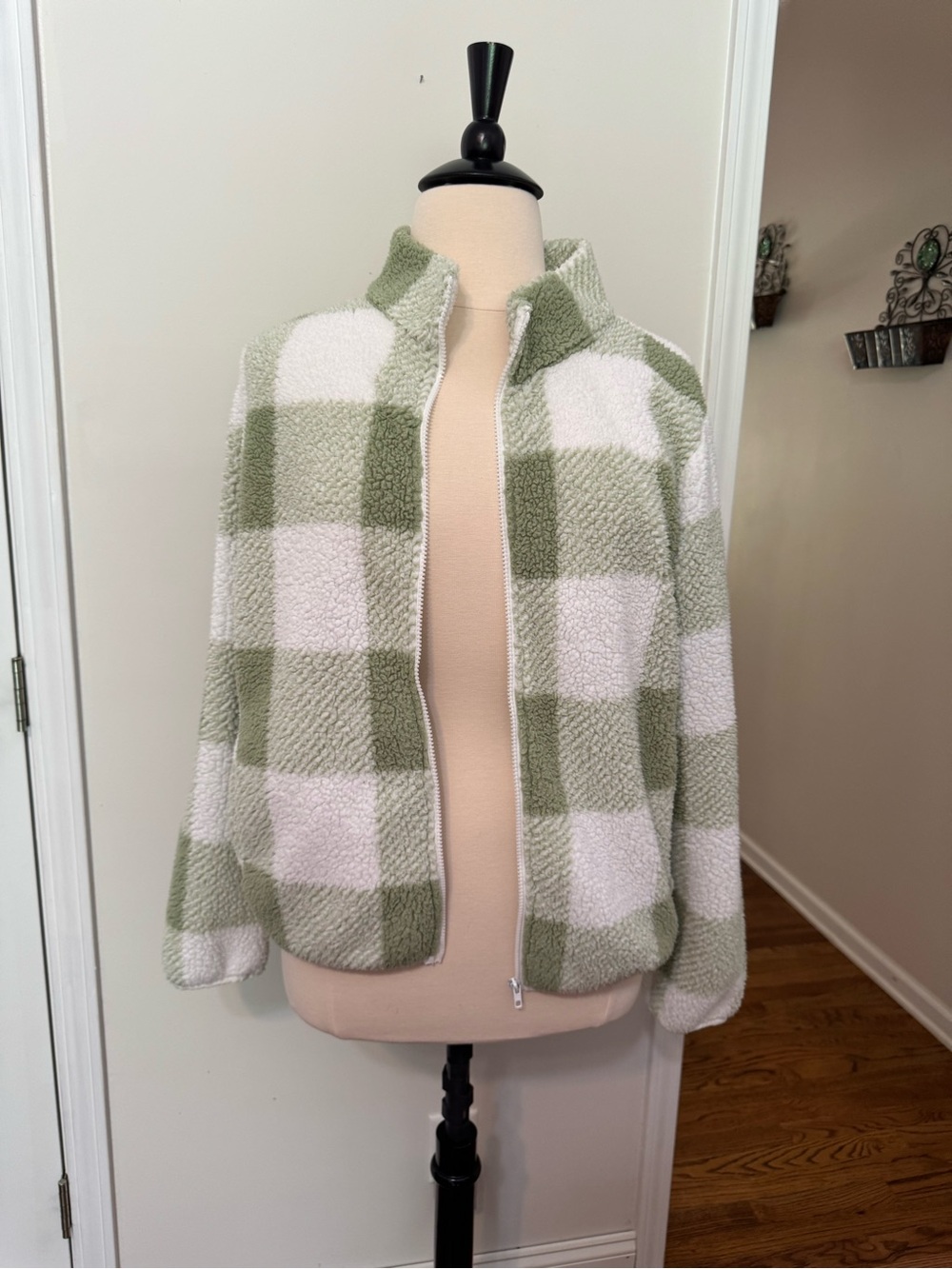 Cozy Plaid Zip-Up Jacket - Green & White